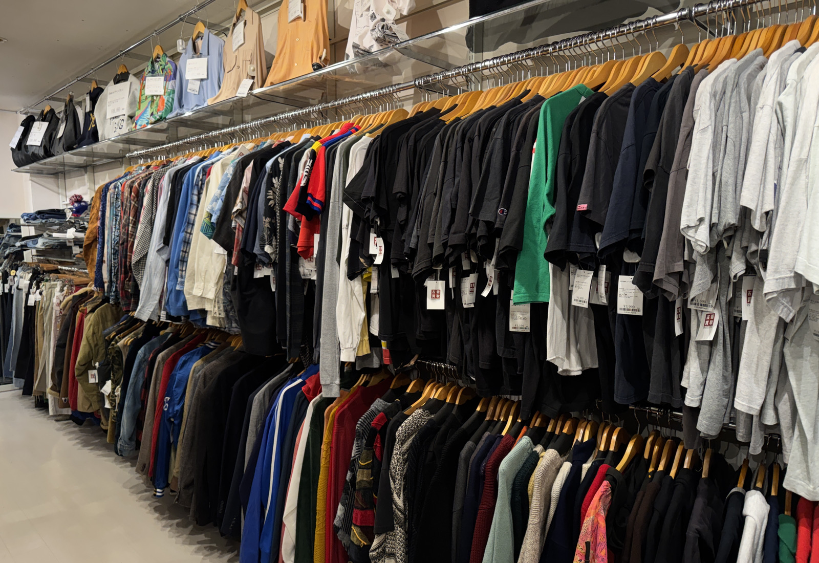いらない服売ります ブランド古着からノーブランドまで高価買取【バズストア】 | 洋服