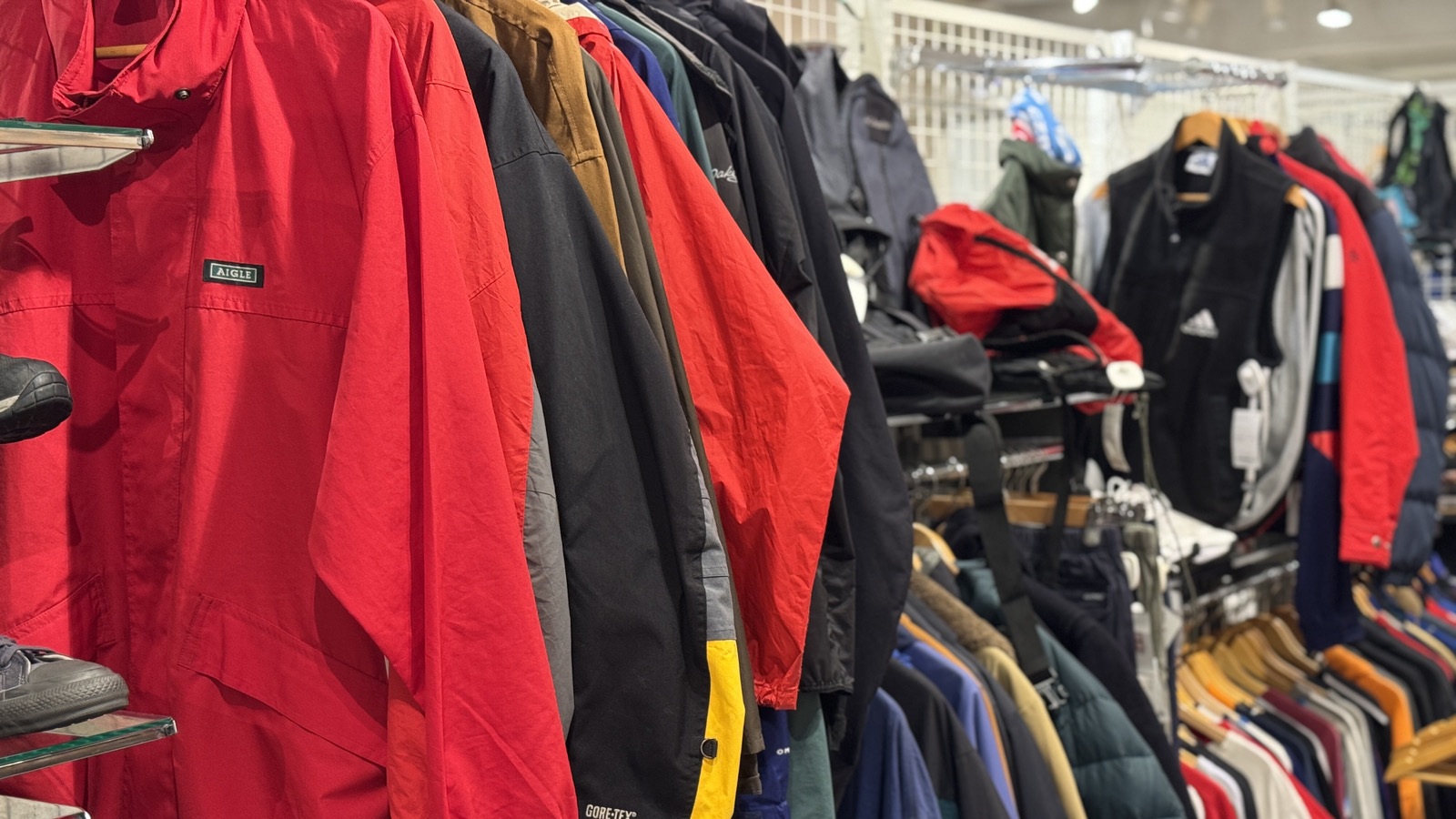 ブランド古着からノーブランドまで高価買取【バズストア】 | 洋服