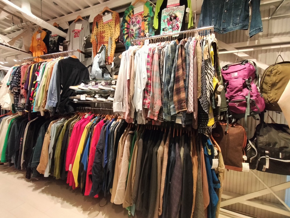 ブランド古着からノーブランドまで高価買取【バズストア】 | 洋服